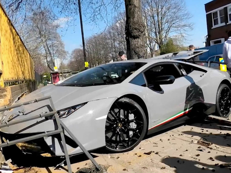 اضغط لمشاهدة الفيديو: استعراض فاشل يحول لامبورجيني فاخرة إلى حطام!